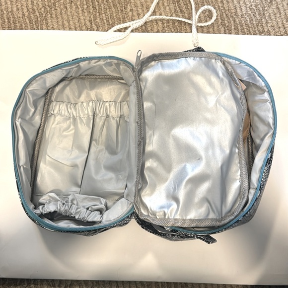 Rodan + Fields cosmetic/skin care travel bag - Picture 5 of 6